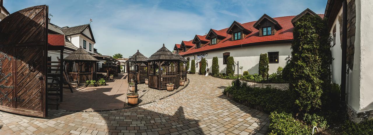 Hotel Pod Kogutkiem Krzywaczka Exterior photo